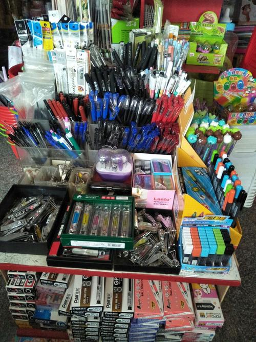 文体办公类用品:中性水笔,圆珠笔,水笔芯,指甲剪,小学生写字本.